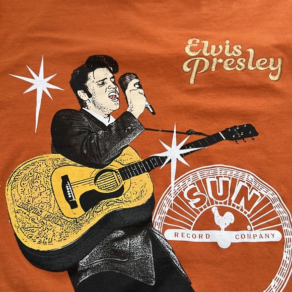 Elvis Presley Singing Graphic Tee - Picture 9 of 9